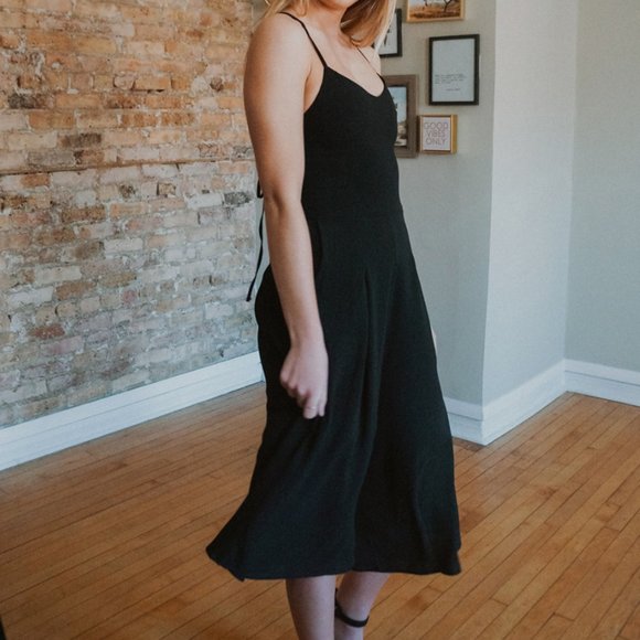 NWT Pocketed open back jumpsuit - Picture 5 of 5